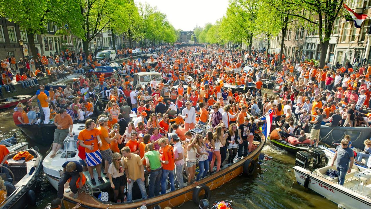 Netherlands canals theculturetrip